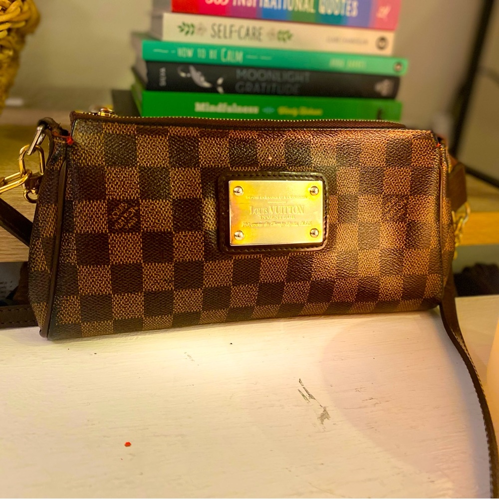 Louis Vuitton Eva Damier Ebene Clutch Crossbody
Purse